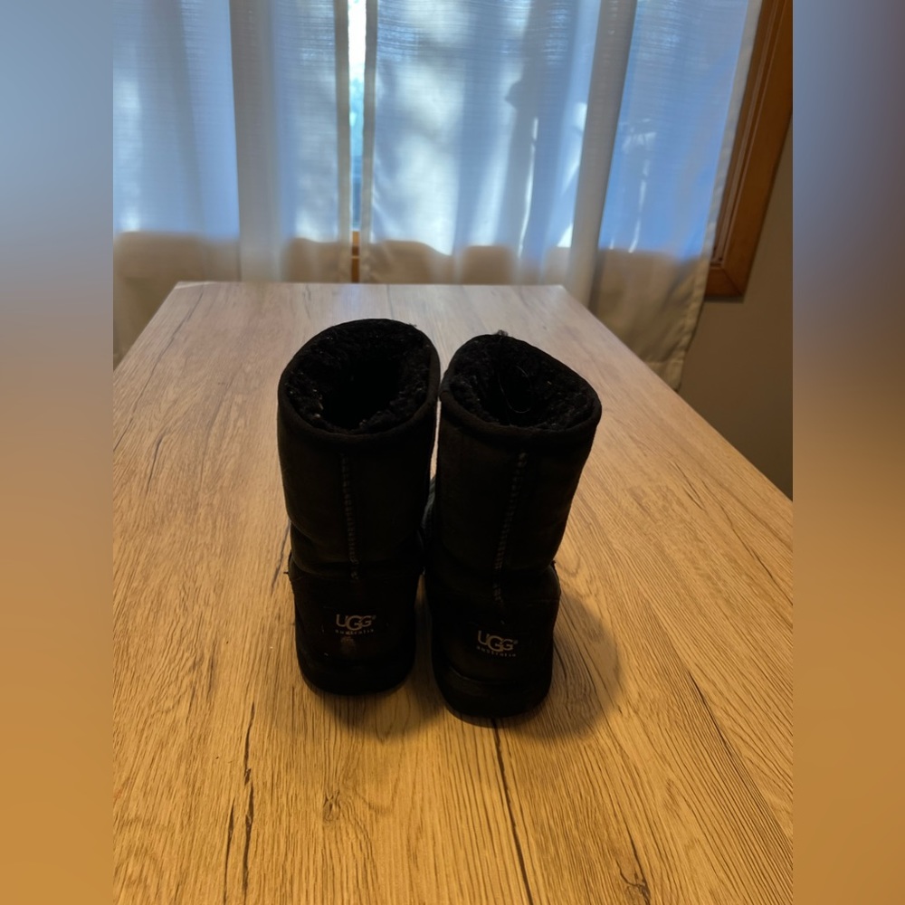 Black ugg boots